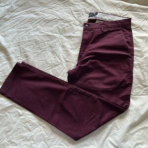 Never worn - Club Monaco Connor Chinos, Modern Slim Fit 32/30